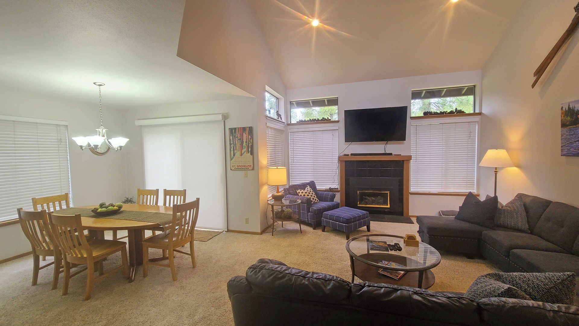 10 Skyline Condo-Sunriver, Oregon: BBQ, WiFi, SHARC Aquatics, Tubing Hill, Mt. Bachelor, Golf, Deschutes River, Tennis, Bike Paths