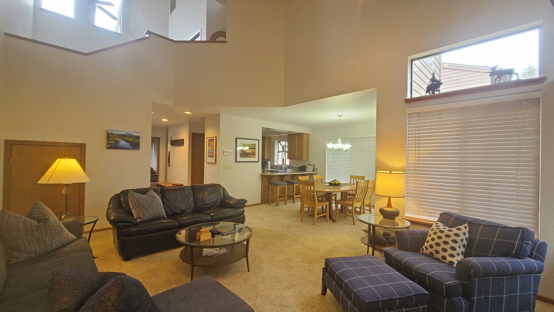 10 Skyline Condo-Sunriver, Oregon: BBQ, WiFi, SHARC Aquatics, Tubing Hill, Mt. Bachelor, Golf, Deschutes River, Tennis, Bike Paths