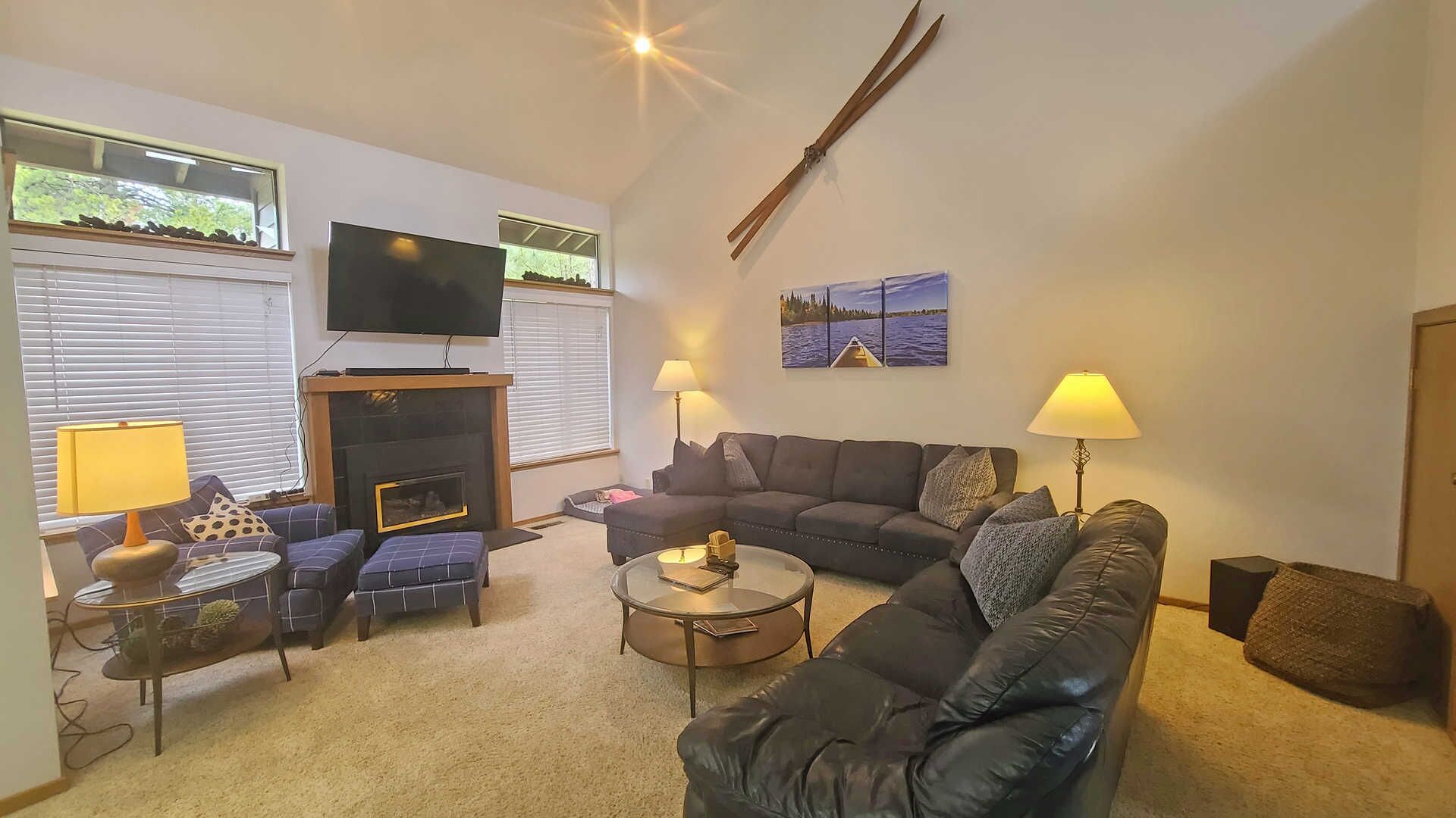 10 Skyline Condo-Sunriver, Oregon: BBQ, WiFi, SHARC Aquatics, Tubing Hill, Mt. Bachelor, Golf, Deschutes River, Tennis, Bike Paths