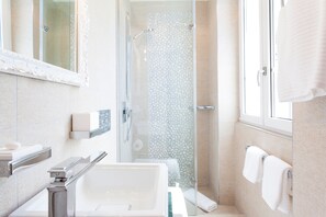 Superior Double Room | Bathroom