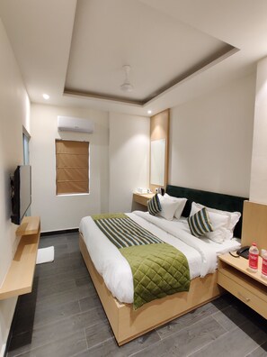 Superior Room | Free WiFi, bed sheets, wheelchair access - Hotel Dua Grand (Amritsar)