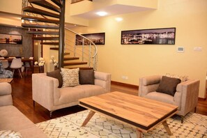 En 24-tommers smart-TV med digitale kanaler samt TV