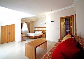 Habitación clásica con 2 camas individuales, para no fumadores, vista al patio | Escritorio y wifi gratis