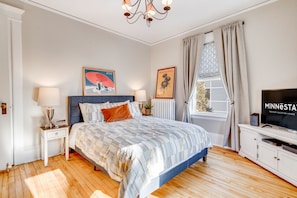 5 bedrooms, free WiFi, bed sheets