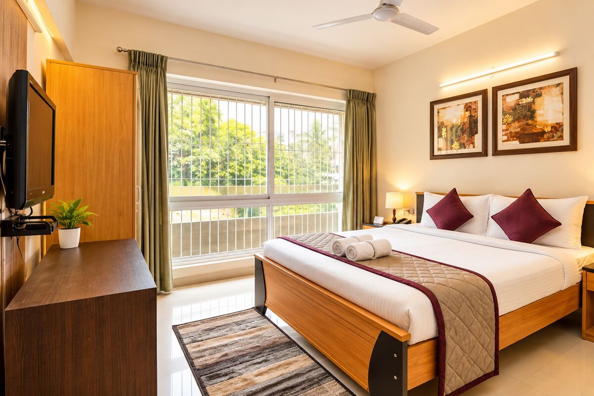Deluxe Studio Suite | Egyptian cotton sheets, premium bedding, WiFi (free)