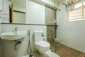 デラックス ツインルーム | バスルーム | シャワー、水圧マッサージシャワー