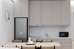 Refrigerador, microondas, horno, placa de cocina