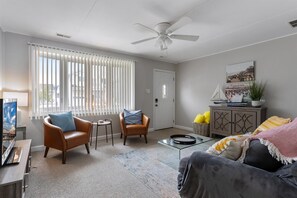 TV - Newly Redecorated Beach Home in Wildwood Crest! (Wildwood Crest)
