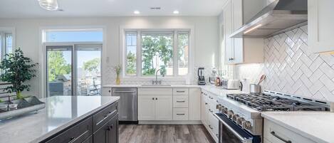 Køleskab, mikrobølgeovn, ovn, opvaskemaskine