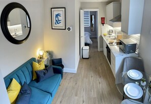 Smart TV - No 73 Comfort by condokeeper (Cambridge)