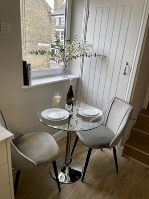Dining - No 73 Comfort by condokeeper (Cambridge)
