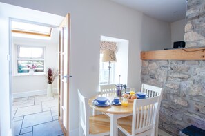 Comfort Cottage | Dining room - Berry Hall - Porty Eynon (Swansea)