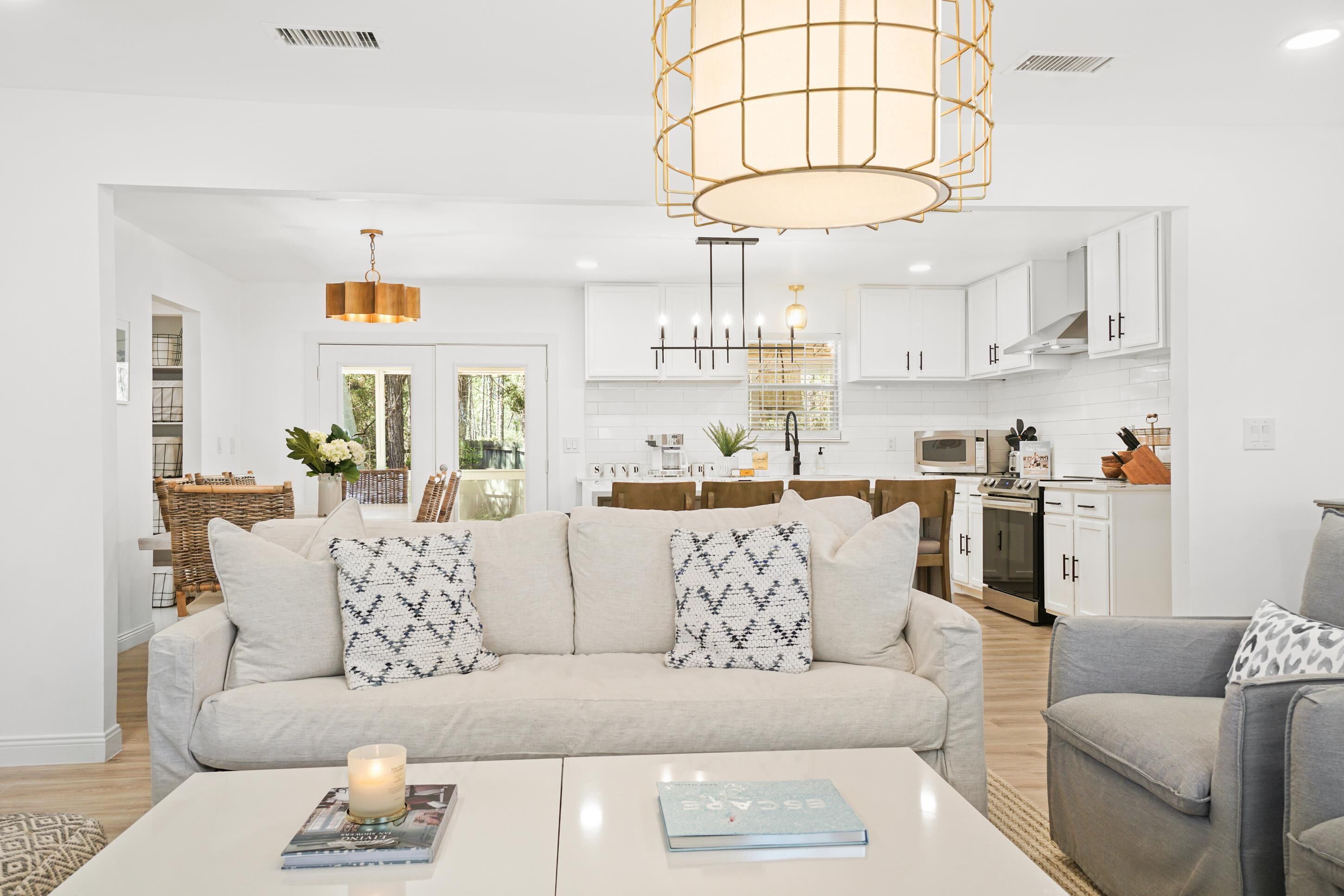 30A Beach House  **Sleeps 17** Beach Access, Free Round Golf Daily!