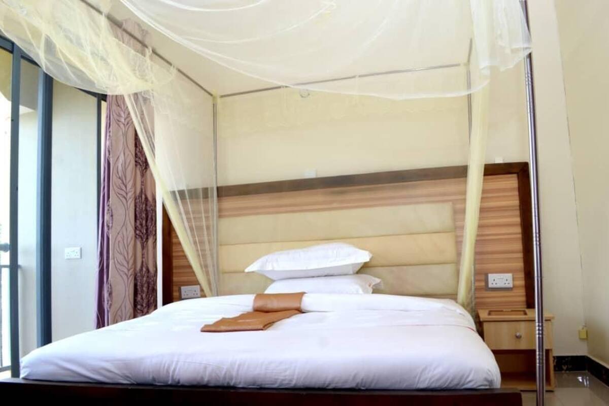 Superior Double Room | Premium bedding, desk, WiFi (free), individually decorated