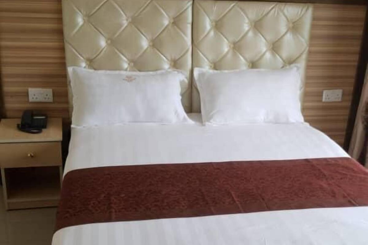 Premium bedding, desk, WiFi (free), individually decorated