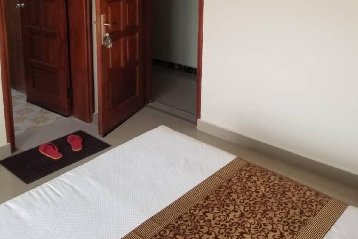 Basic Single Room | Premium bedding, desk, WiFi (free), individually decorated