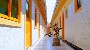 Yhden hengen perushuone | Ylelliset vuodevaatteet, yksilöllisesti sisustettu