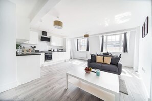 Apartment, 1 Queen Bed with Sofa bed | Living room - Livestay - Modern 1 Bed (Slough)