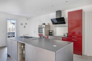 Réfrigérateur, micro-ondes, four, lave-vaisselle