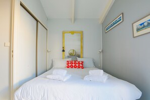 1 bedroom, iron/ironing board, free WiFi