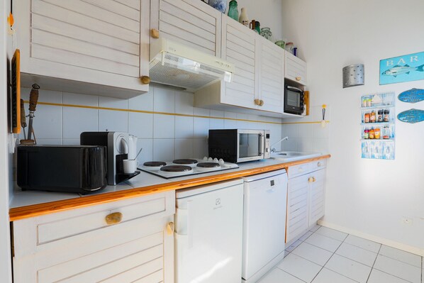 Fridge, microwave, oven, dishwasher