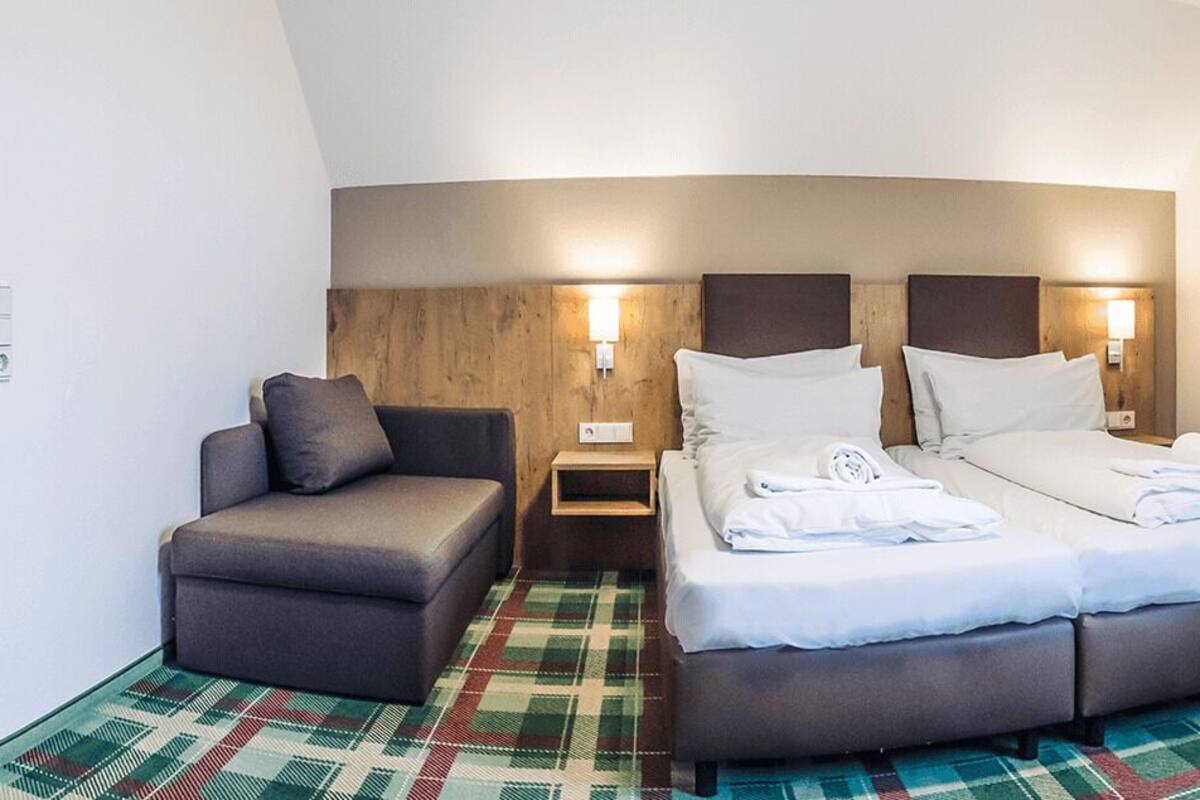 Triple Room | Desk, free WiFi, bed sheets