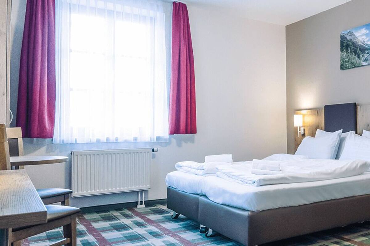 Double Room, Non Smoking | Desk, free WiFi, bed sheets