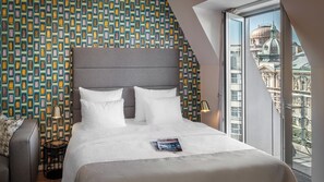 Luxury Studio Suite | Hypo-allergenic bedding, individually decorated, individually furnished - VN17 Rooftop Suites by Adrez Living (Prague)