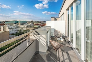 Deluxe Studio | Terrace/patio - VN17 Rooftop Suites by Adrez Living (Prague)