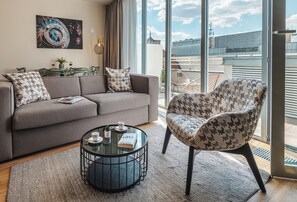 Deluxe Apartment | Living area | 50-inch Smart TV with satellite channels, TV, Netflix - VN17 Rooftop Suites by Adrez Living (Prague)