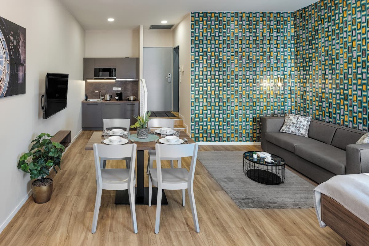 Luxury Studio Suite | Private kitchen | Mini-fridge, microwave, stovetop, espresso maker