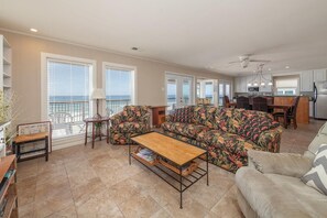 House, Multiple Beds, Balcony, Ocean View | Living room | 40-inch TV with digital channels