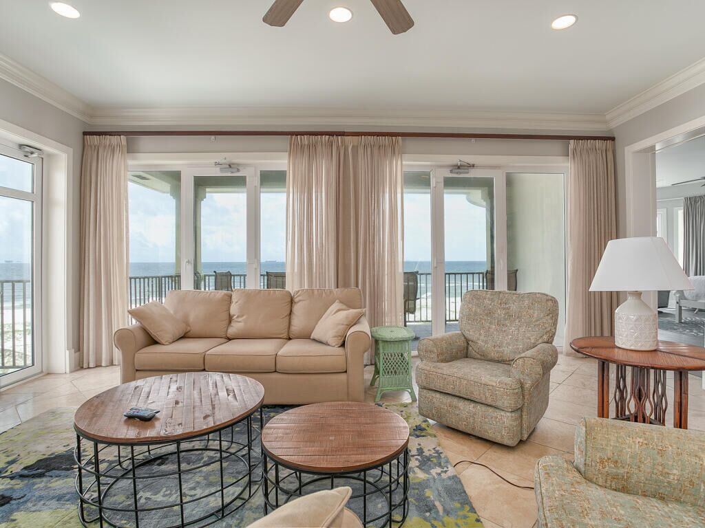 House, Multiple Beds, Balcony, Ocean View | Living room | 40-inch TV with digital channels