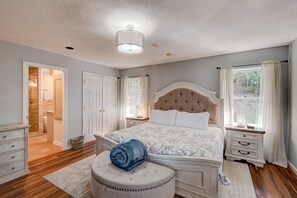 3 bedrooms, iron/ironing board, free WiFi, bed sheets - Hilltop Hideaway - Newly Renovated Home on 30+ Acres, Minutes to Boone! (Boone)