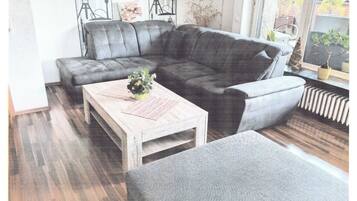 Smart-TV, DVD-Player, Tischfußball, Bücher