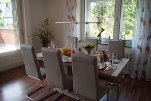 Dining - comfortable, 3and 1/2 rooms, apartment with large sun terrace (Oberhausen)