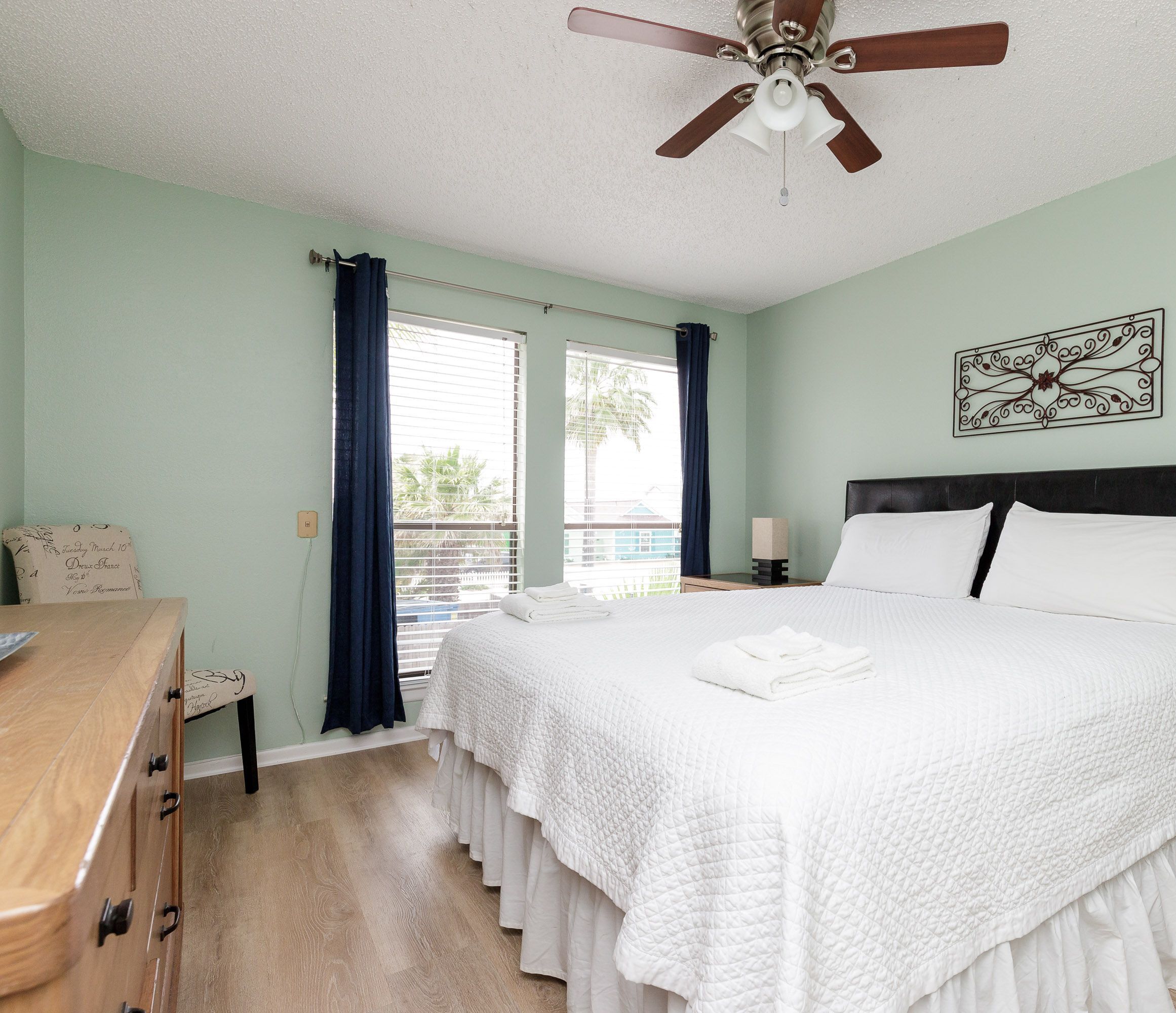 Sundown Point CSPN201K-Three Bedroom W/ Balcony, Canal Views & Boat Slip