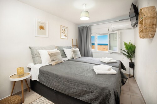 Relaxation in this house with the sound of the sea