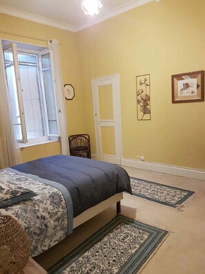 4 slaapkamers, een strijkplank/strijkijzer, gratis wifi