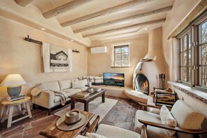 Fernseher, Kamin, Arbeitsbereiche