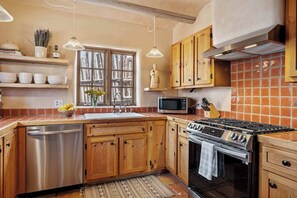 Fridge, microwave, oven, stovetop - Casa Divina - Renovated Pueblo Style Home (Santa Fe)