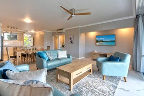 Living area - Frangipani Lodge F7, Frangipani Lodge F7 (Hamilton Island)