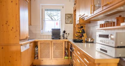 100% private TOWNHOUSE - Local Living near City Center