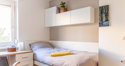 100% private TOWNHOUSE - Local Living near City Center