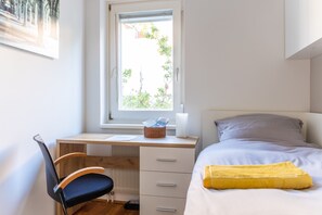 5 slaapkamers, een bureau, geluiddichte muren