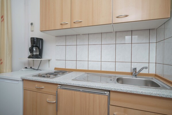 Studio (A4) | Private kitchen | Fridge, stovetop, espresso maker, electric kettle