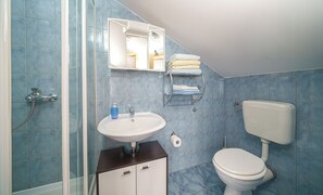 Studio (A5) | Bathroom