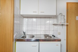 Private kitchen | Fridge, stovetop, espresso maker, electric kettle