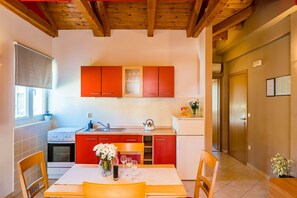 Private kitchen | Fridge, oven, stovetop, dishwasher - Apartments Kruno (Dubrovnik)