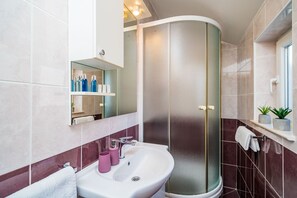 Bathroom | Shower